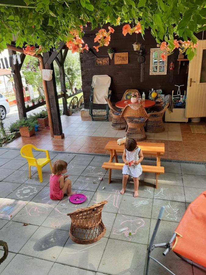 Kuca Viola, Traditional Wooden House In טוהליי מראה חיצוני תמונה