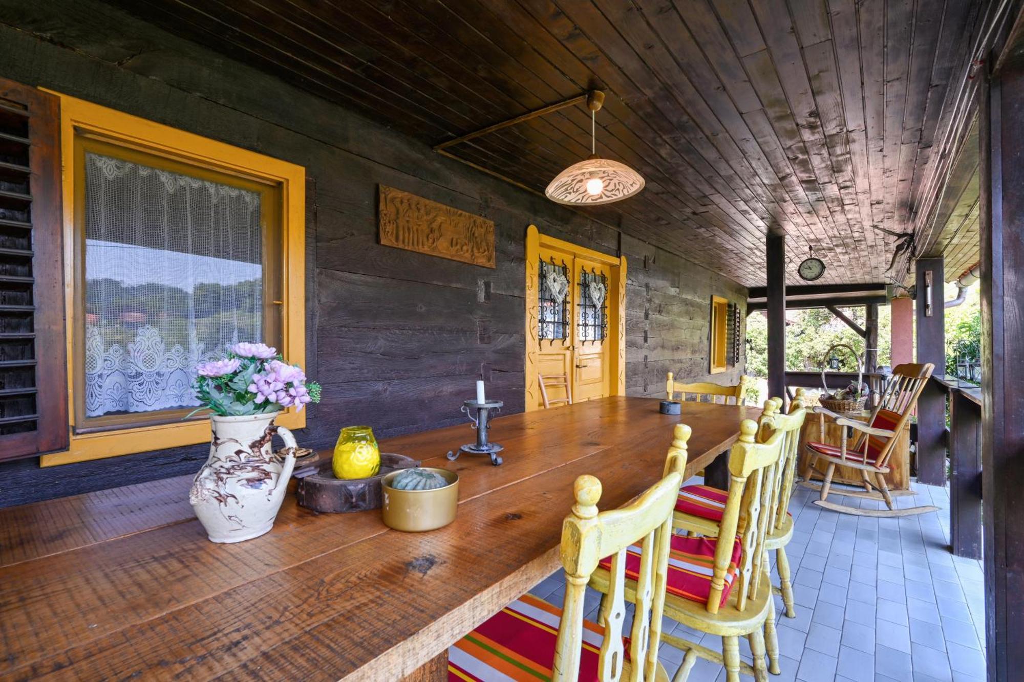 Kuca Viola, Traditional Wooden House In טוהליי מראה חיצוני תמונה