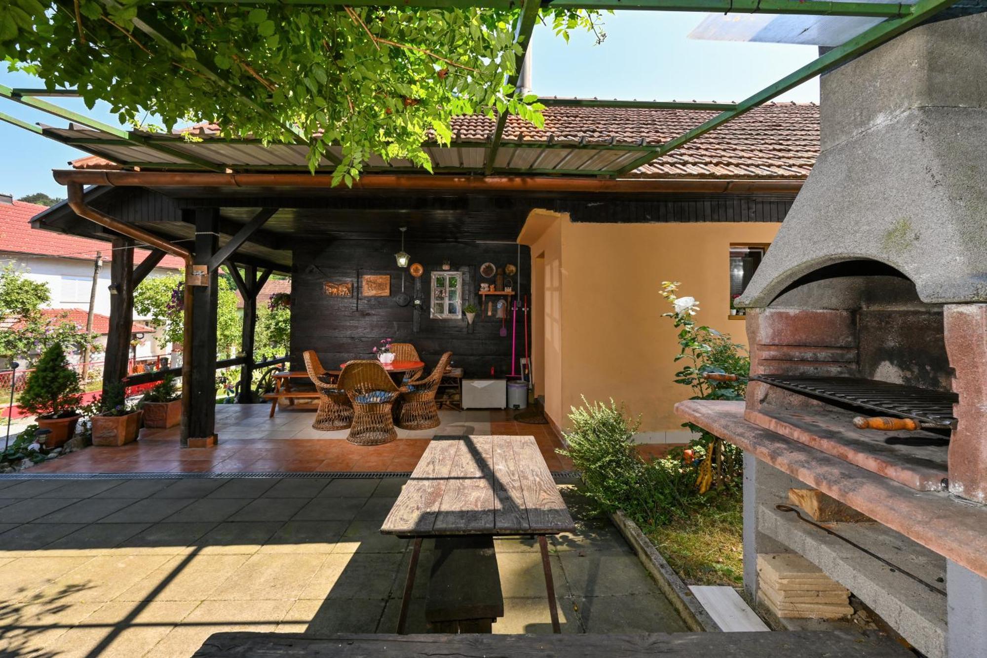 Kuca Viola, Traditional Wooden House In טוהליי מראה חיצוני תמונה