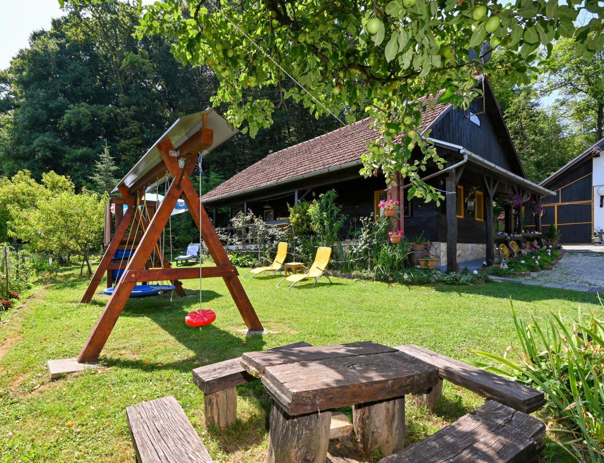 Kuca Viola, Traditional Wooden House In טוהליי מראה חיצוני תמונה